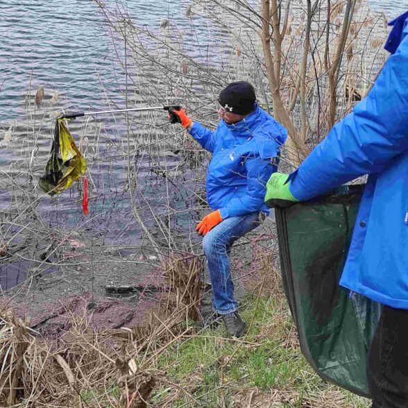 Gewässerreinigung am Adolf-Mittag-See