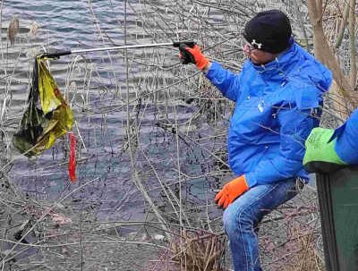 Gewässerreinigung am Adolf-Mittag-See